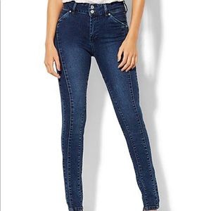 Jennifer Hudson Ny & company soho Jeans
